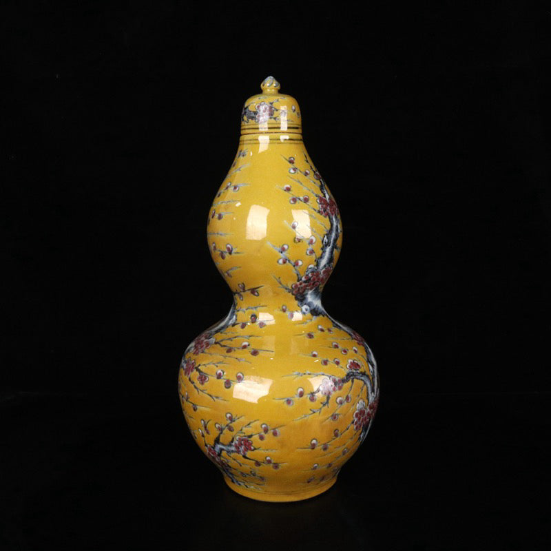 Blue and white glazed red plum blossom patterned gourd bottle with lid