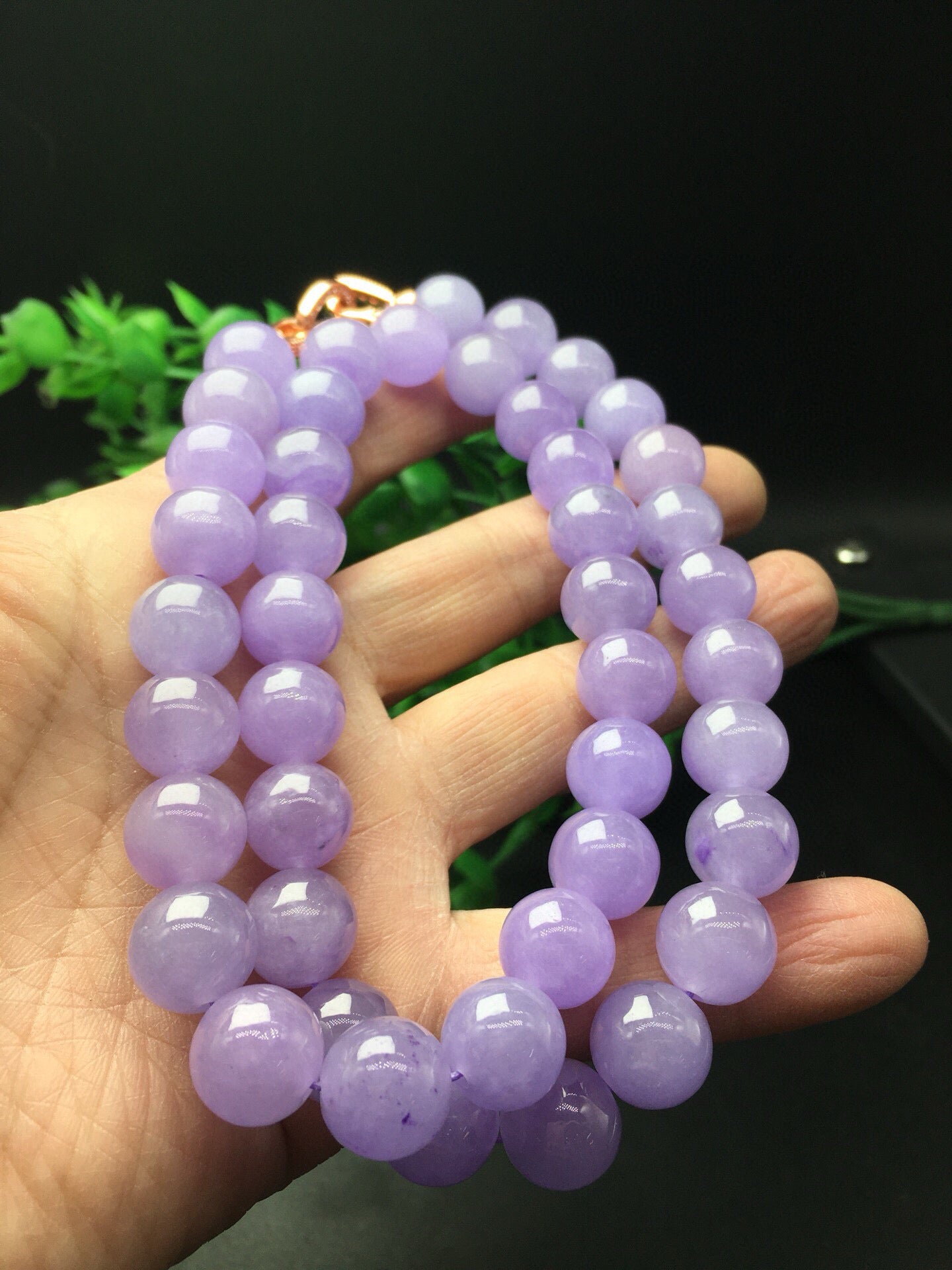 Violet round bead necklace