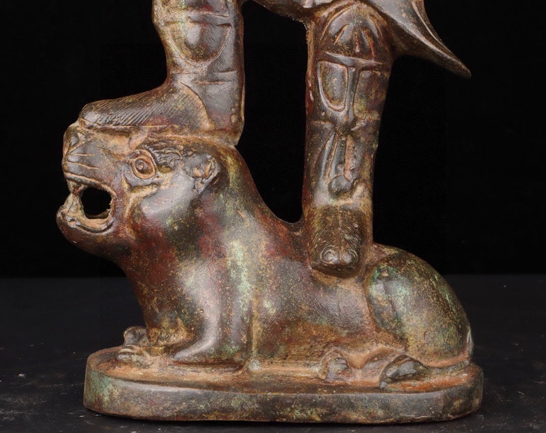 Chinese antique bronze statue of General Huwei