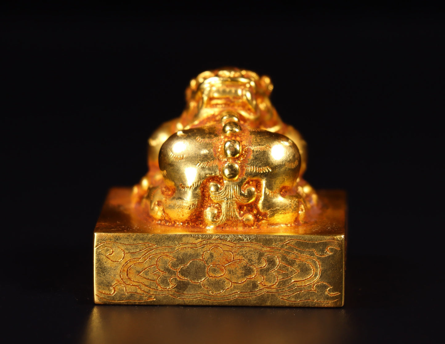 A pure handmade copper gilded seal made of Chinese antiques