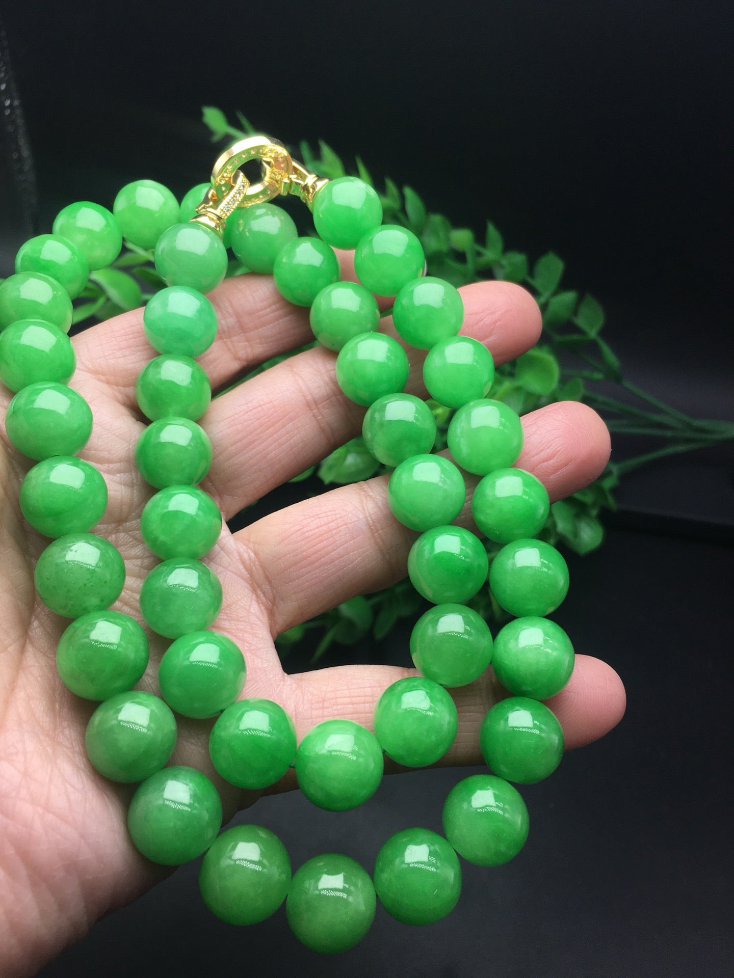 Bean colored round bead jade necklace