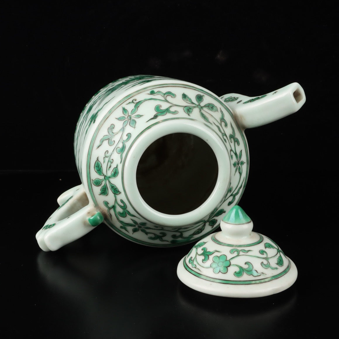 Green colorful phoenix patterned teapot