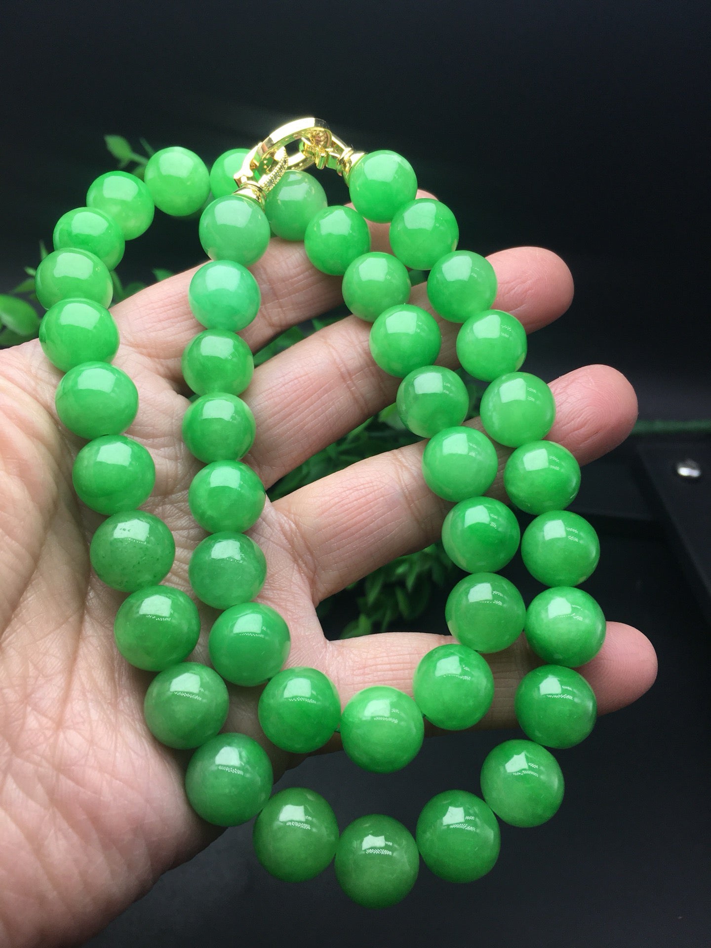 Bean colored round bead jade necklace