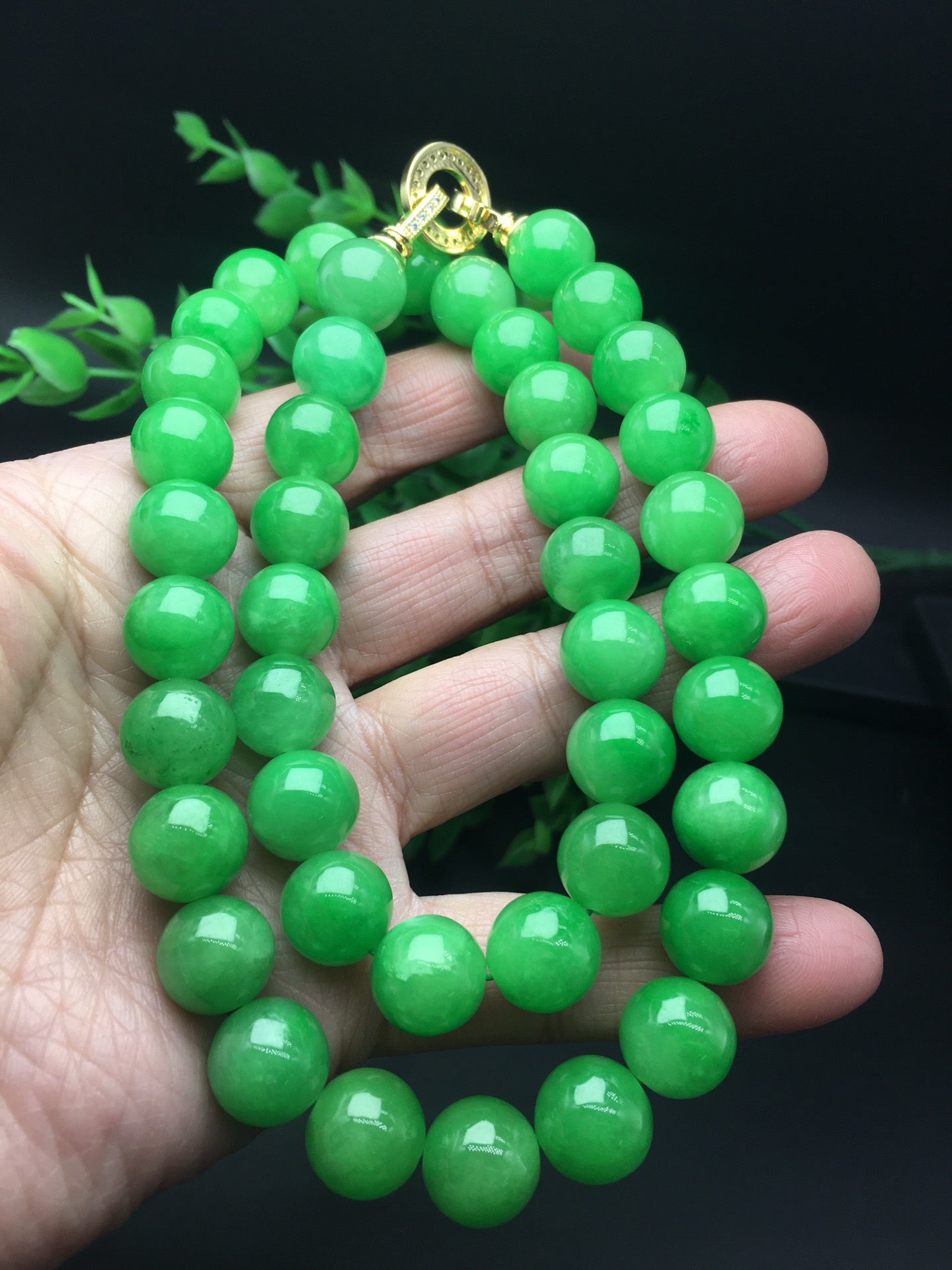 Bean colored round bead jade necklace