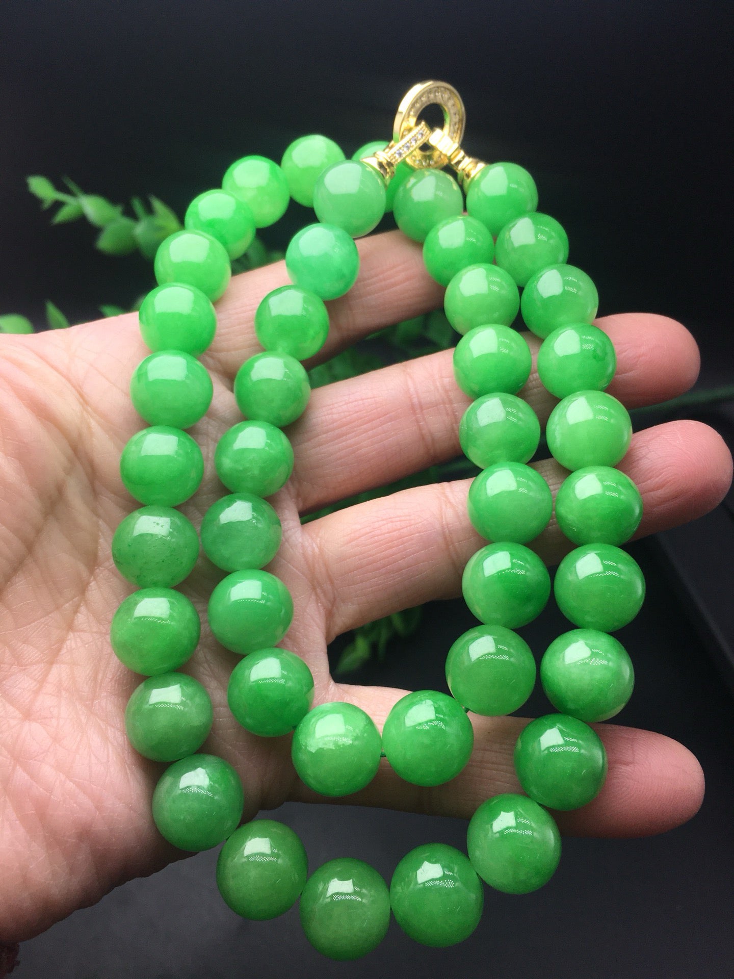 Bean colored round bead jade necklace