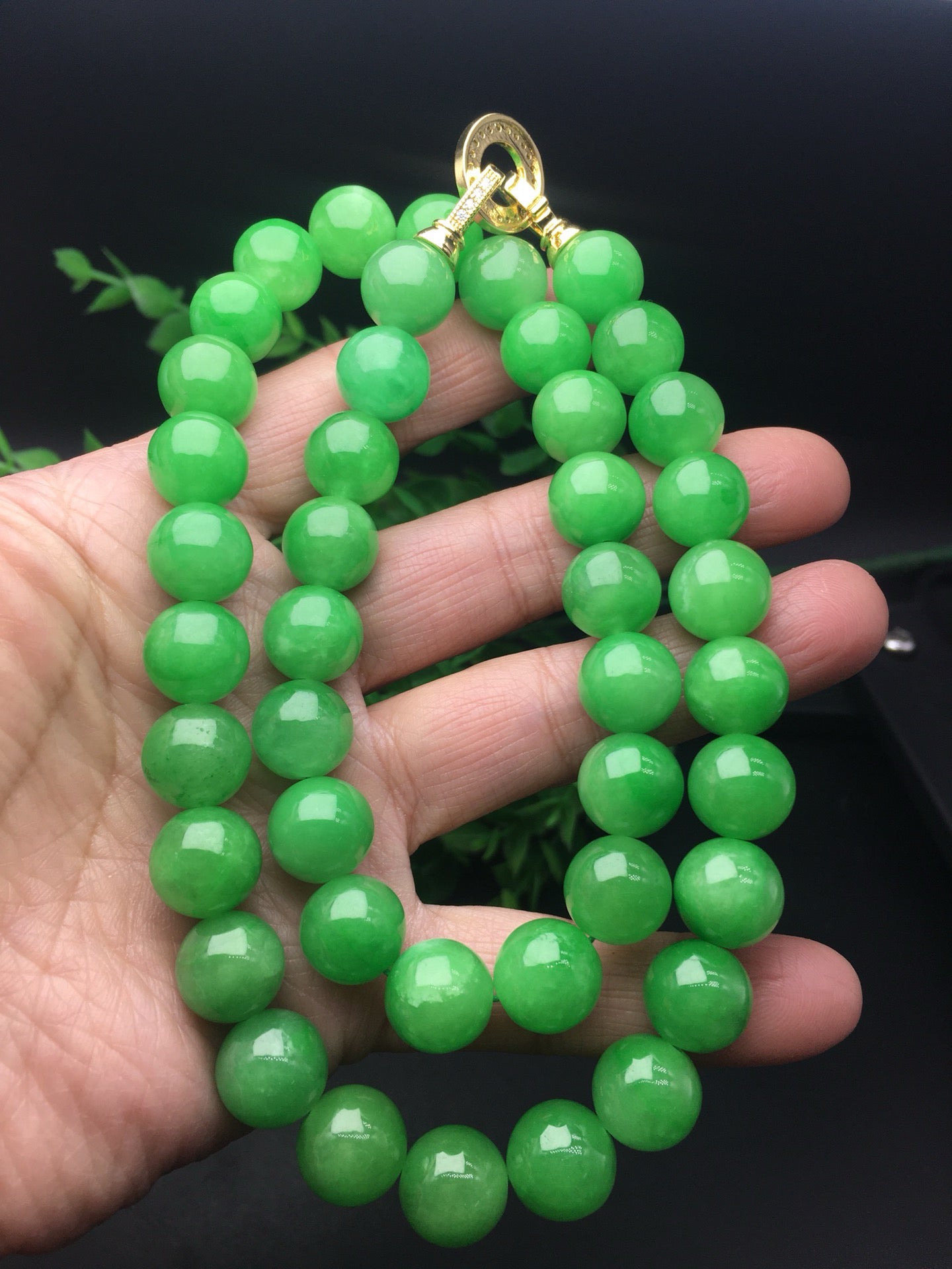 Bean colored round bead jade necklace