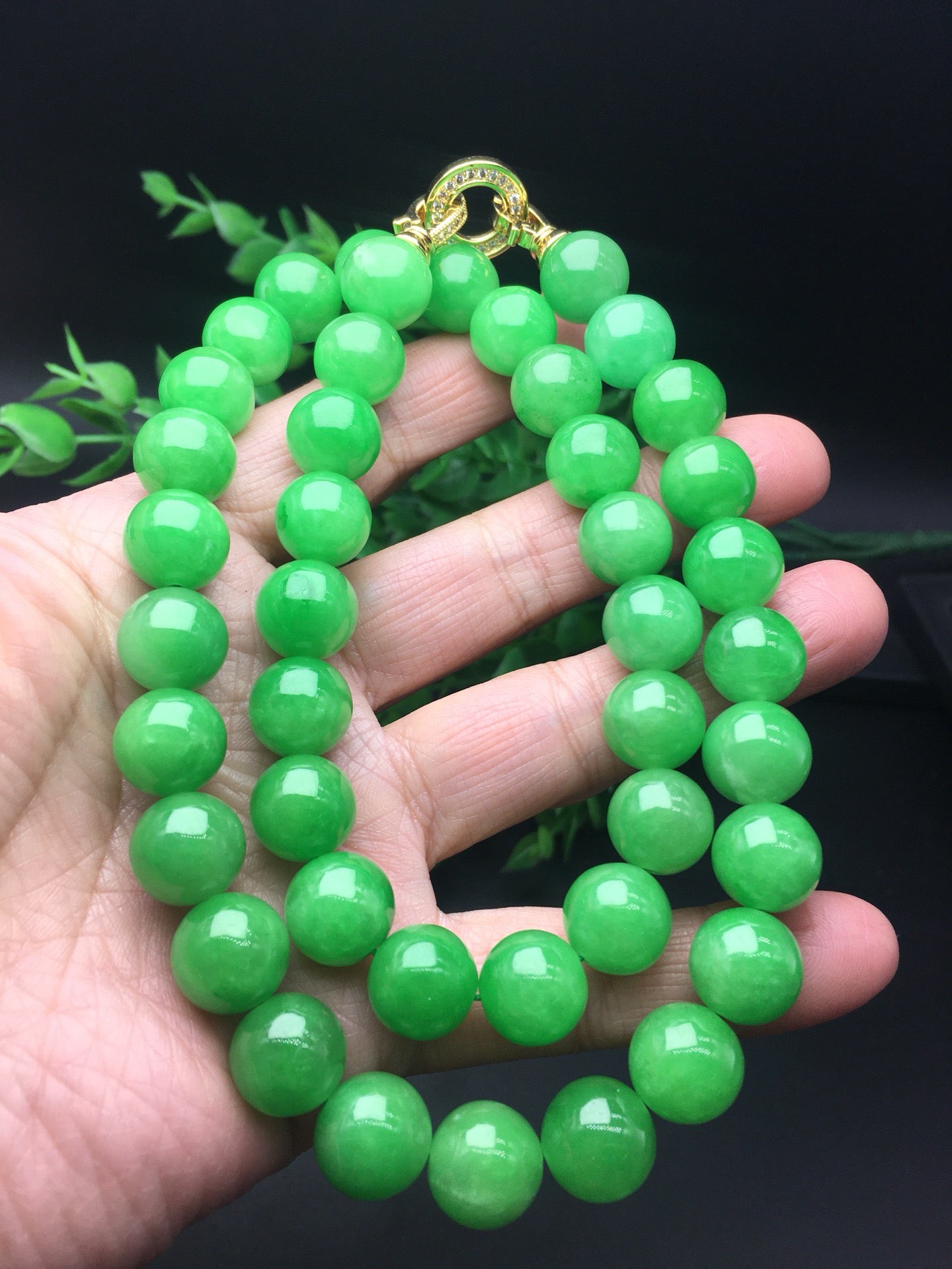 Bean colored round bead jade necklace