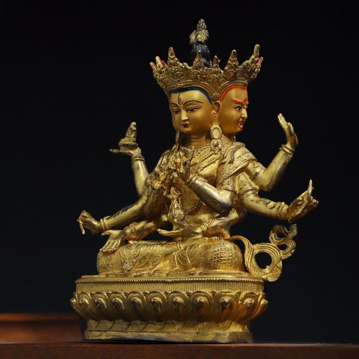 Pure copper Buddha statues that honor the Buddha's mother