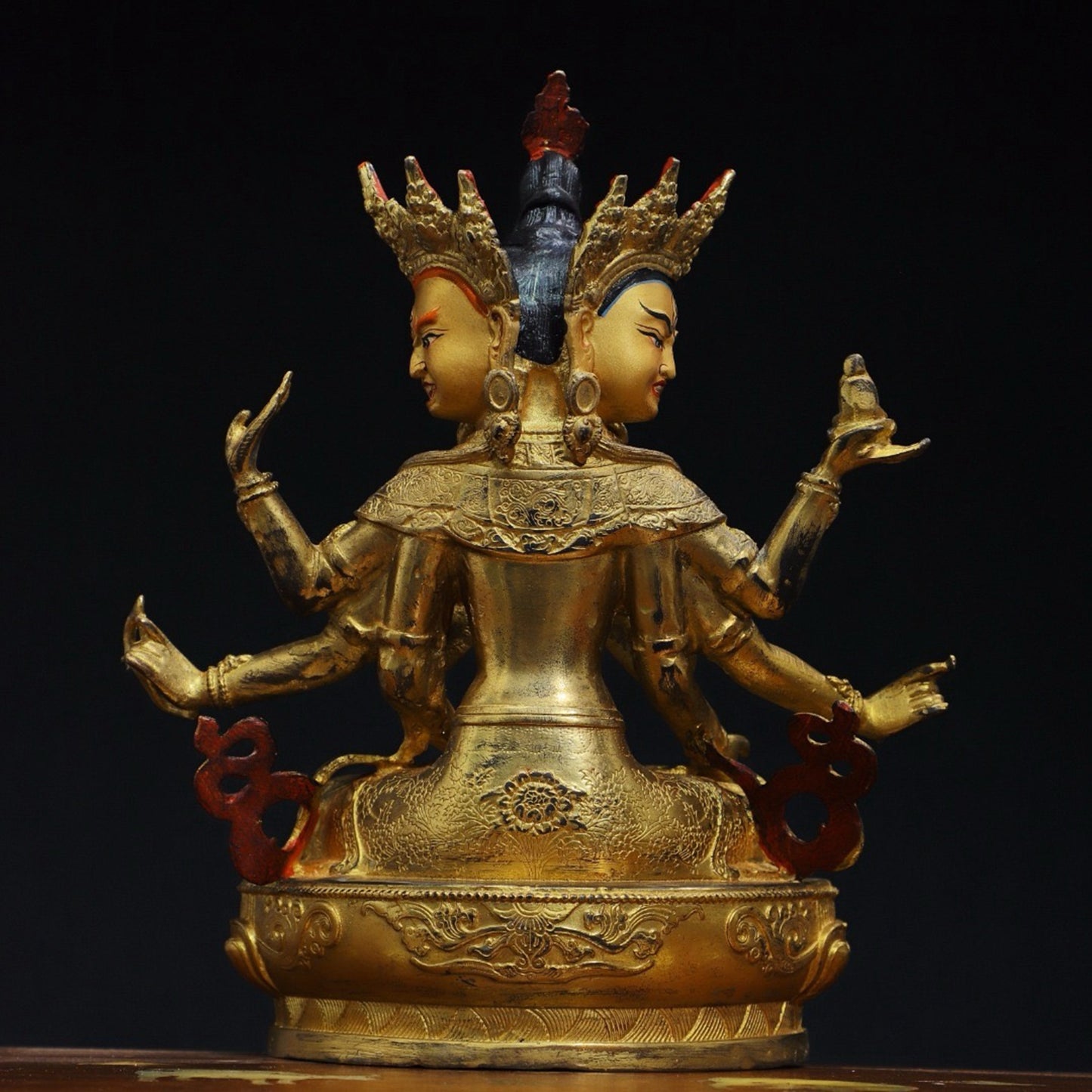 Pure copper Buddha statues that honor the Buddha's mother