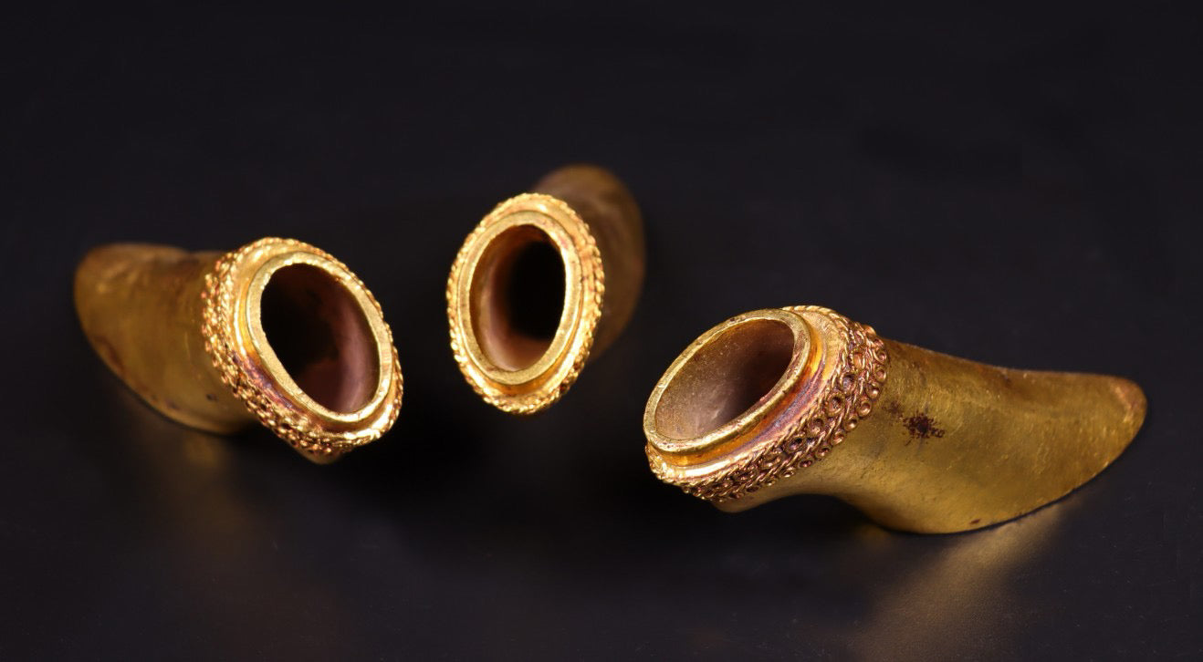 Chinese Antique Bronze Gilded Kirin Finger