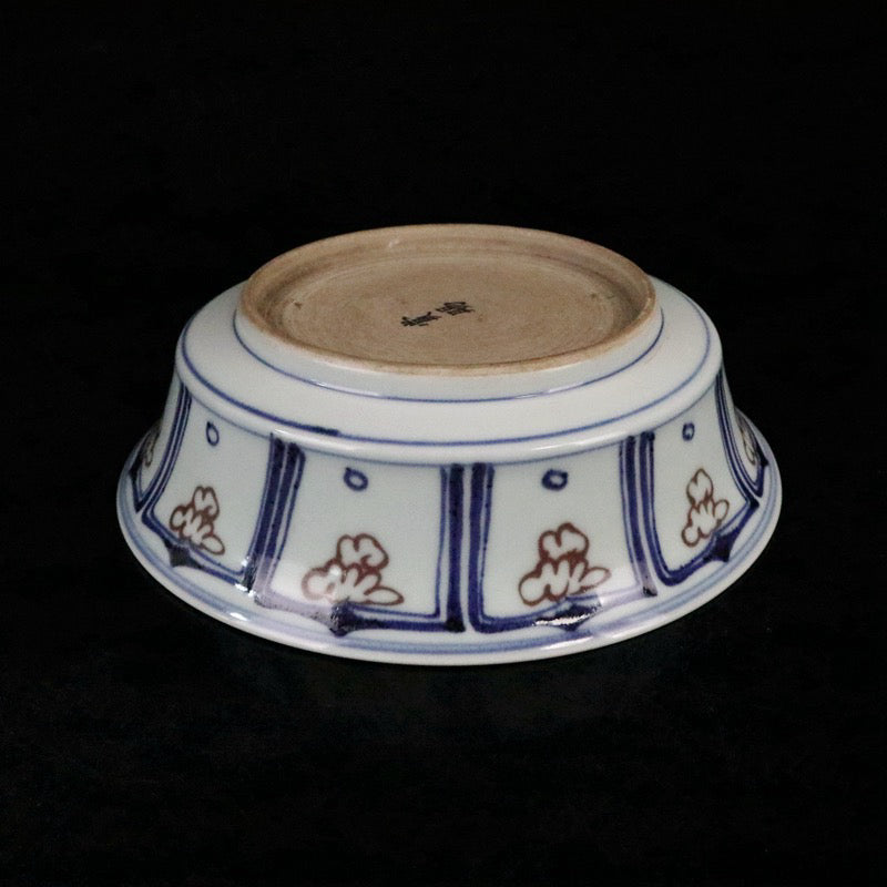 Blue and white glazed red auspicious beast pattern plate