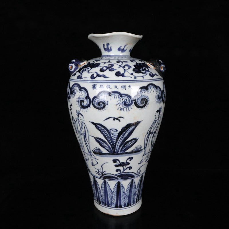 A pair of blue and white character stories, animal ear flower necked bottles with patterns