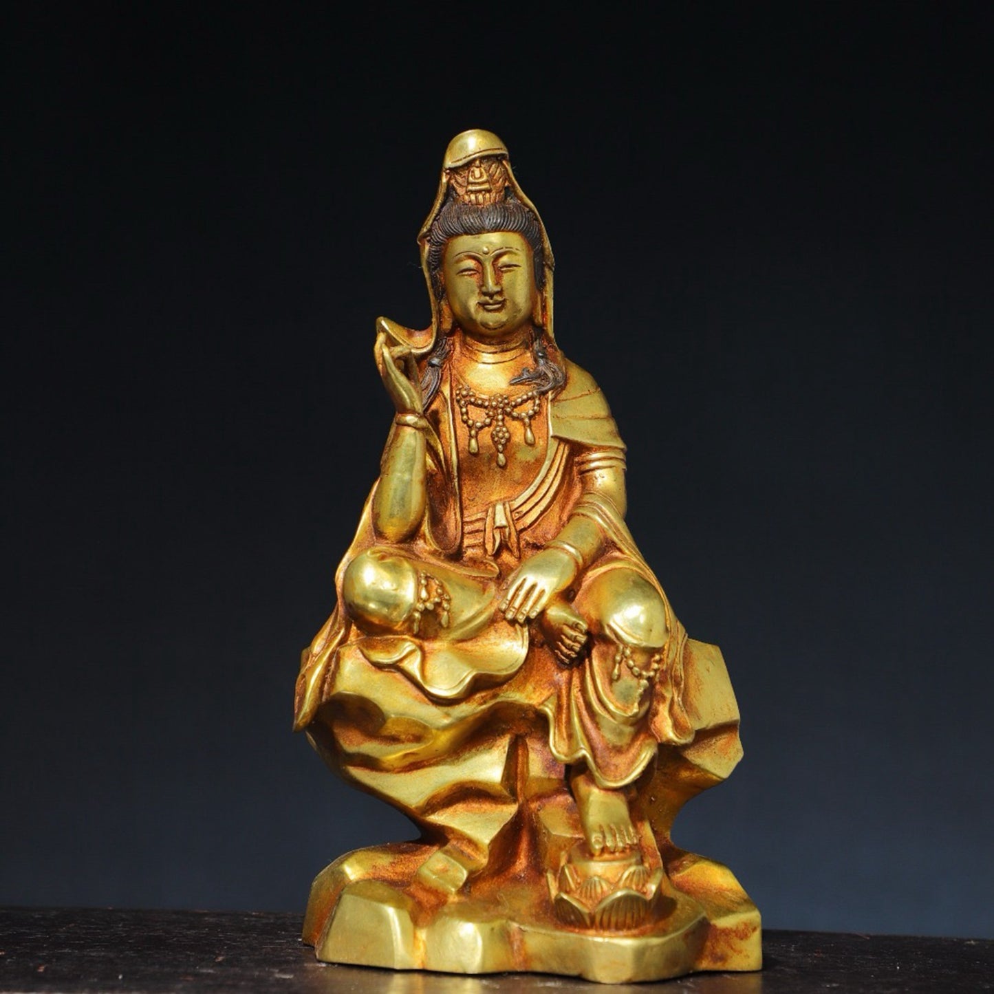 Pure copper statue of the free Guanyin Buddha