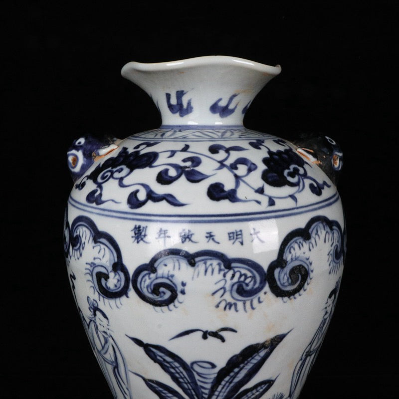 A pair of blue and white character stories, animal ear flower necked bottles with patterns