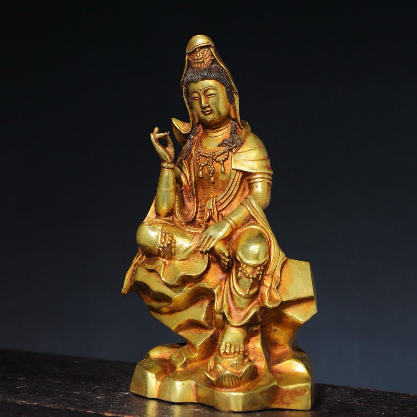 Pure copper statue of the free Guanyin Buddha