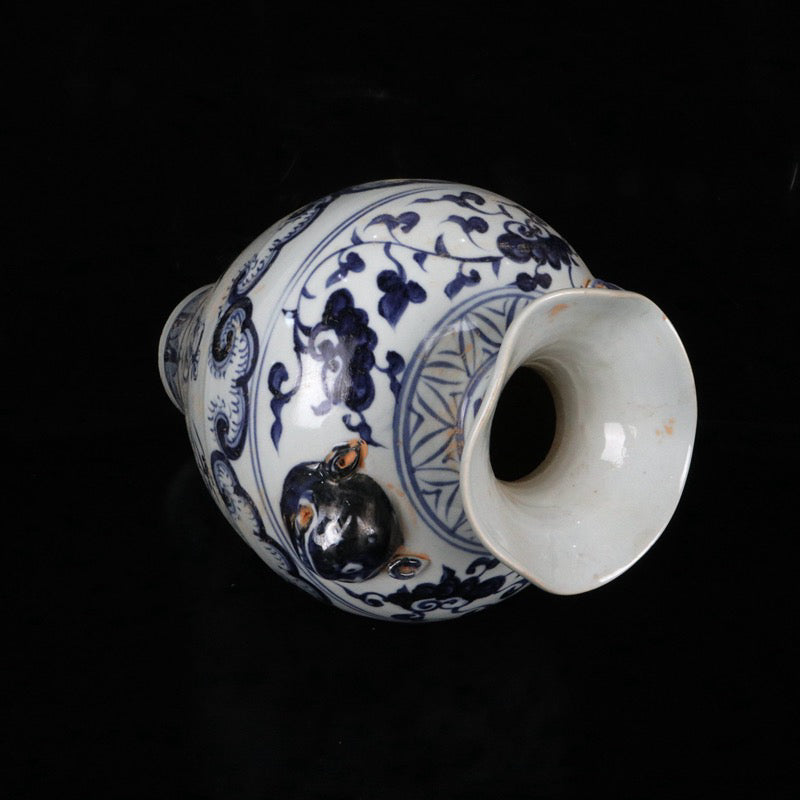 A pair of blue and white character stories, animal ear flower necked bottles with patterns