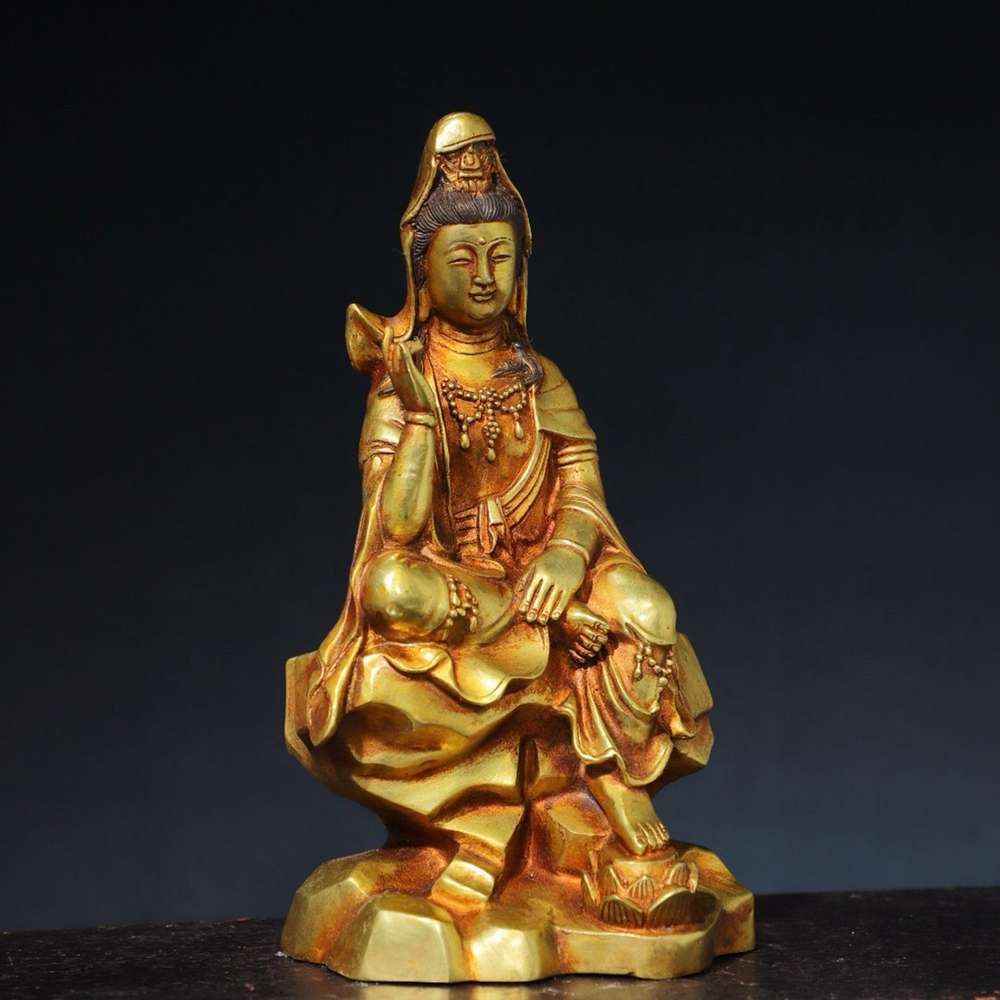 Pure copper statue of the free Guanyin Buddha