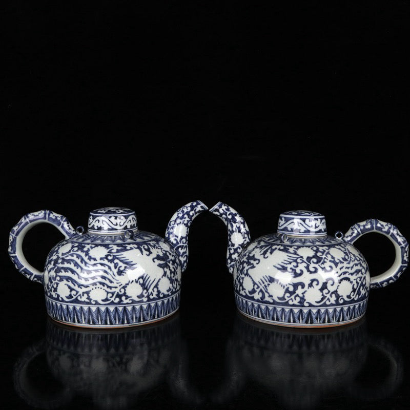 A pair of blue and white carved phoenix patterned bamboo pot