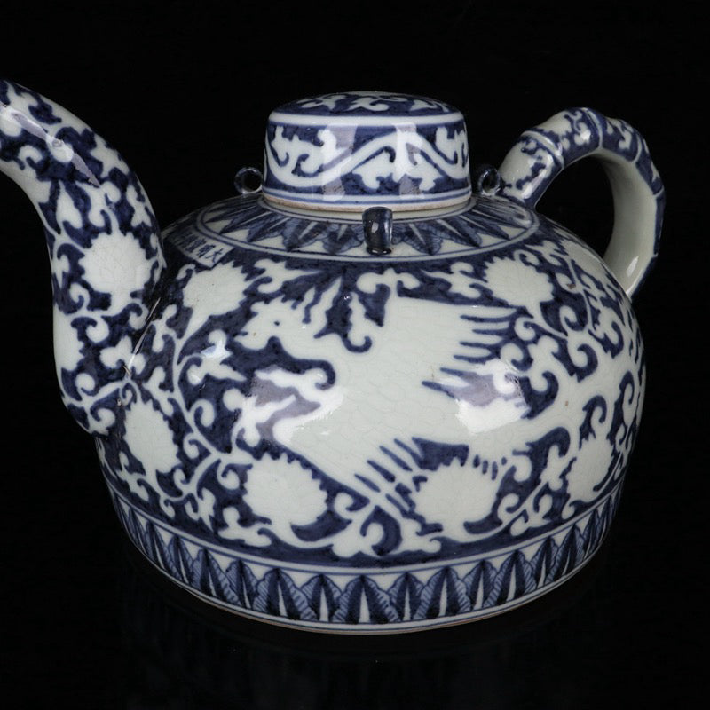 A pair of blue and white carved phoenix patterned bamboo pot