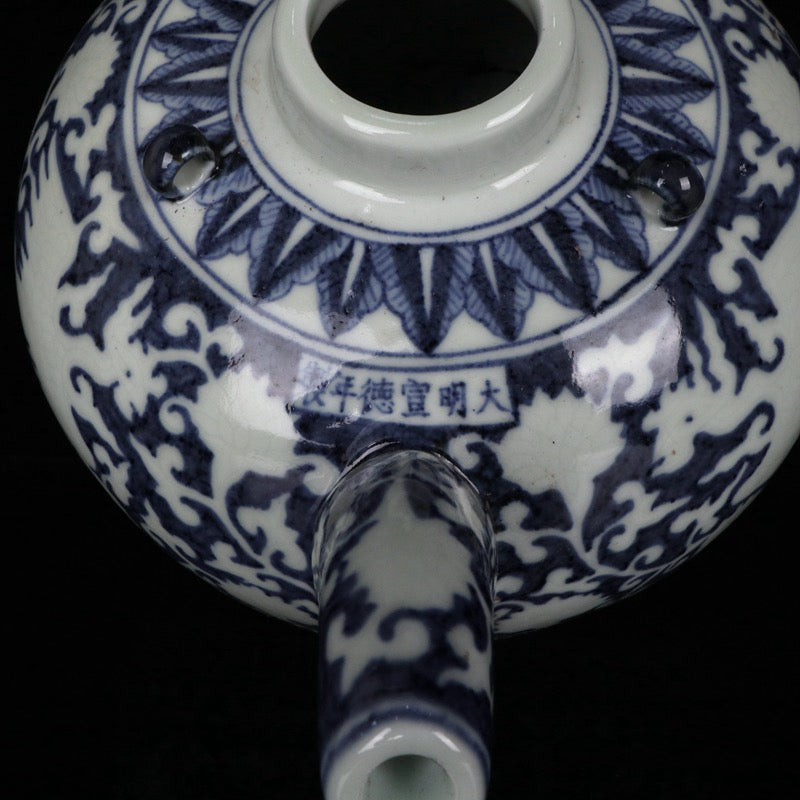 A pair of blue and white carved phoenix patterned bamboo pot