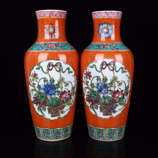 A pair of pink painted gold red ground window vase with floral patterns