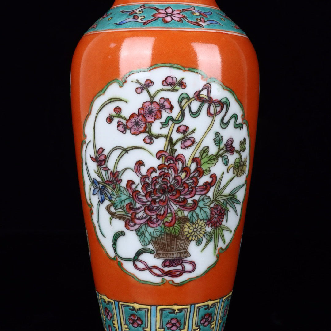 A pair of pink painted gold red ground window vase with floral patterns