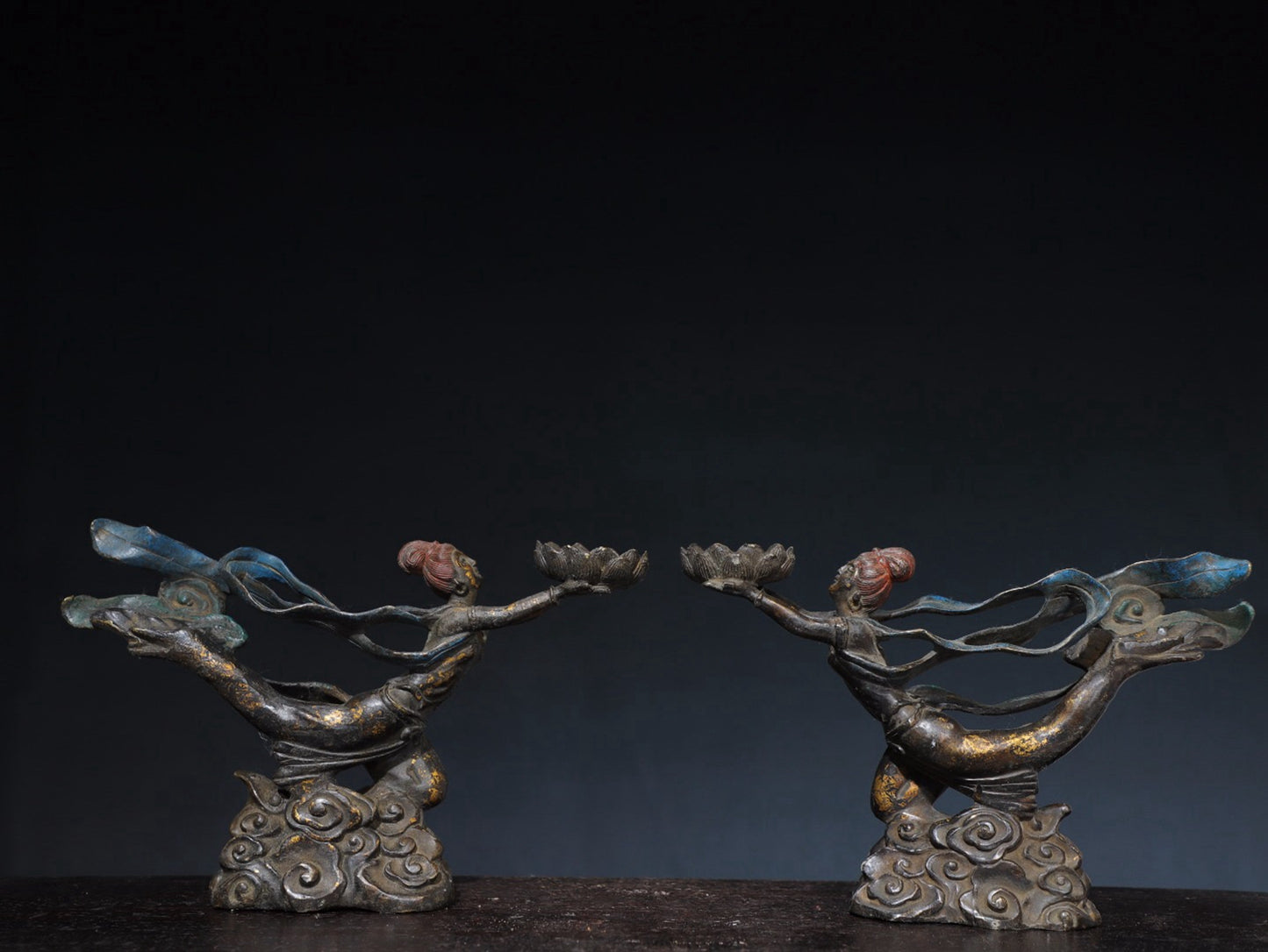 A pair of pure copper copywriting ornaments wax stands