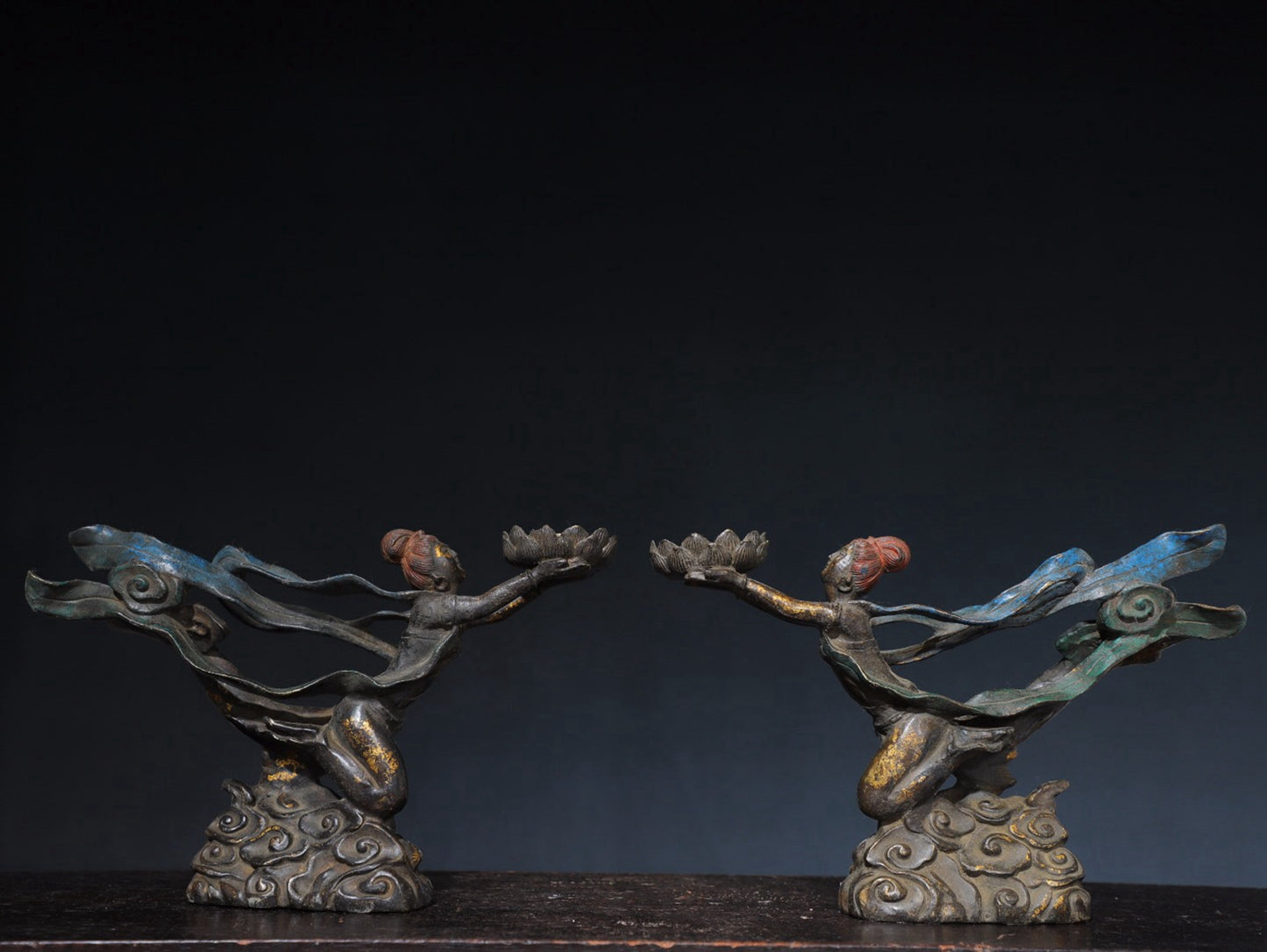 A pair of pure copper copywriting ornaments wax stands