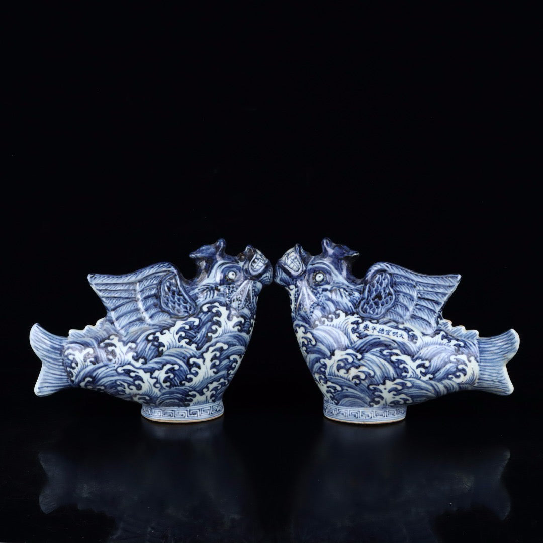 A pair of blue and white sea water patterns, flying birds, divine beasts, and water droplets