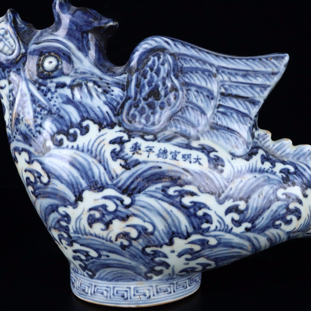 A pair of blue and white sea water patterns, flying birds, divine beasts, and water droplets