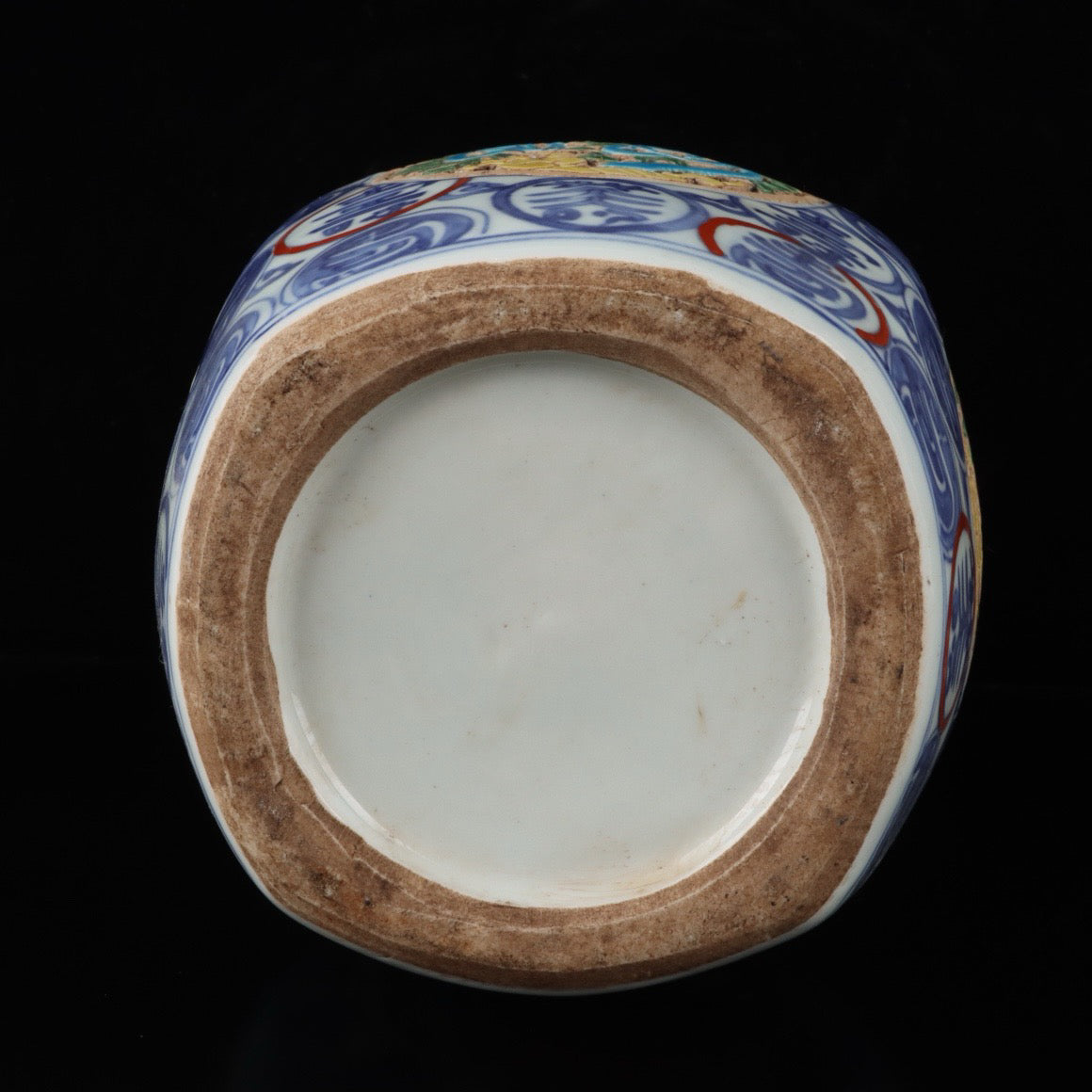 Blue and white hollowed out gourd vase with colorful longevity patterns
