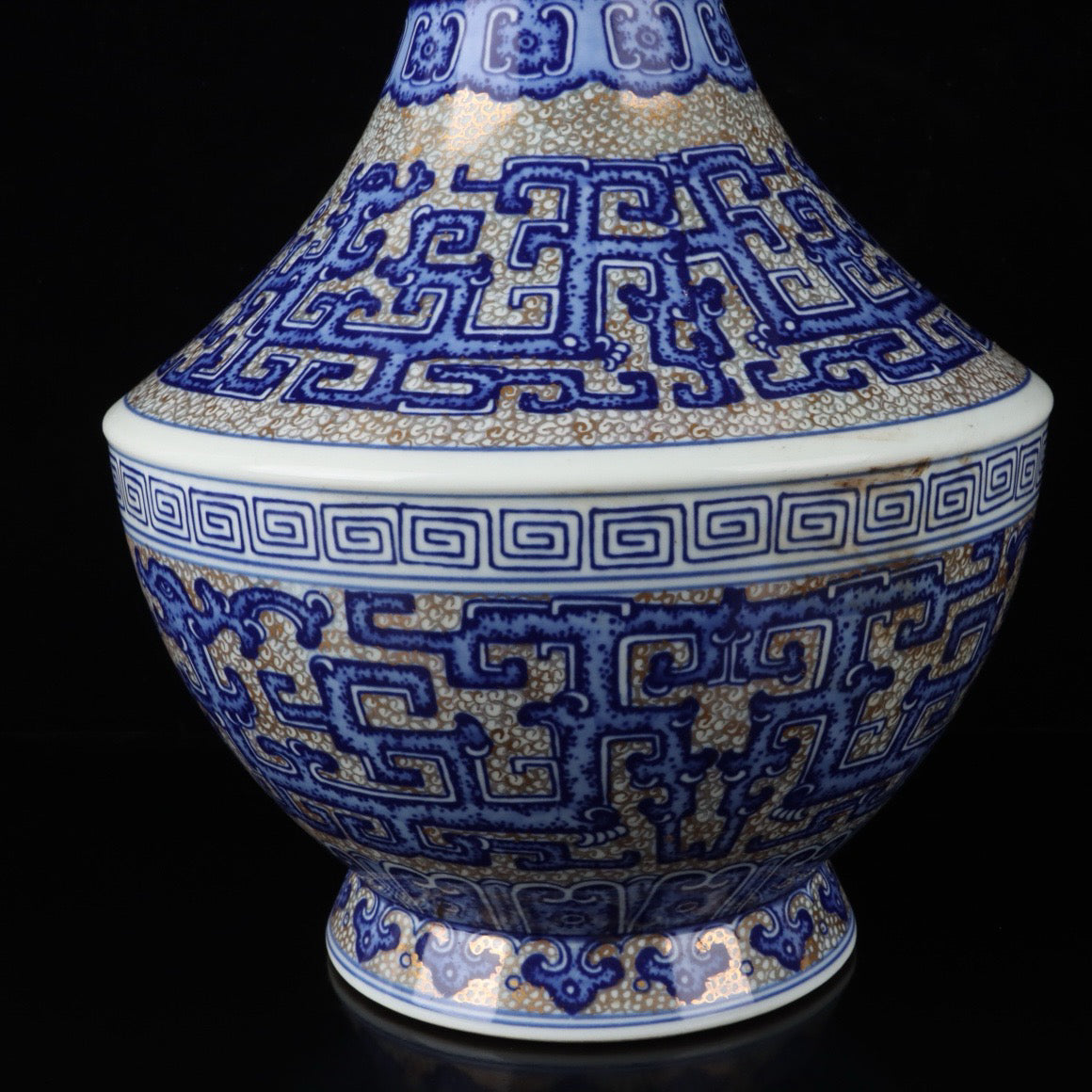 Blue and white gilded silver dragon patterned vase