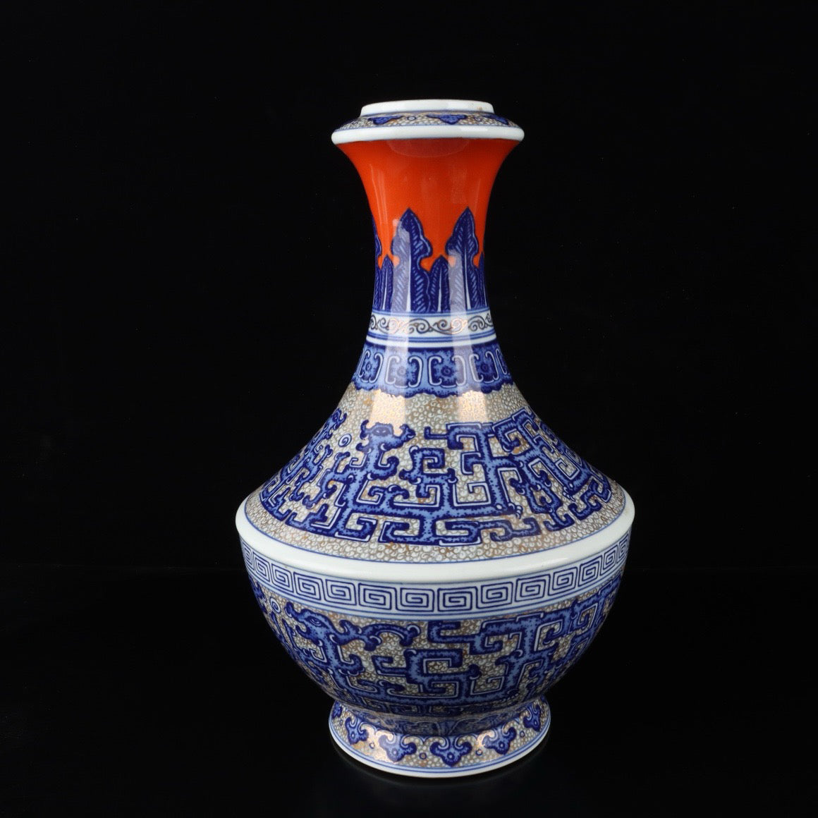 Blue and white gilded silver dragon patterned vase