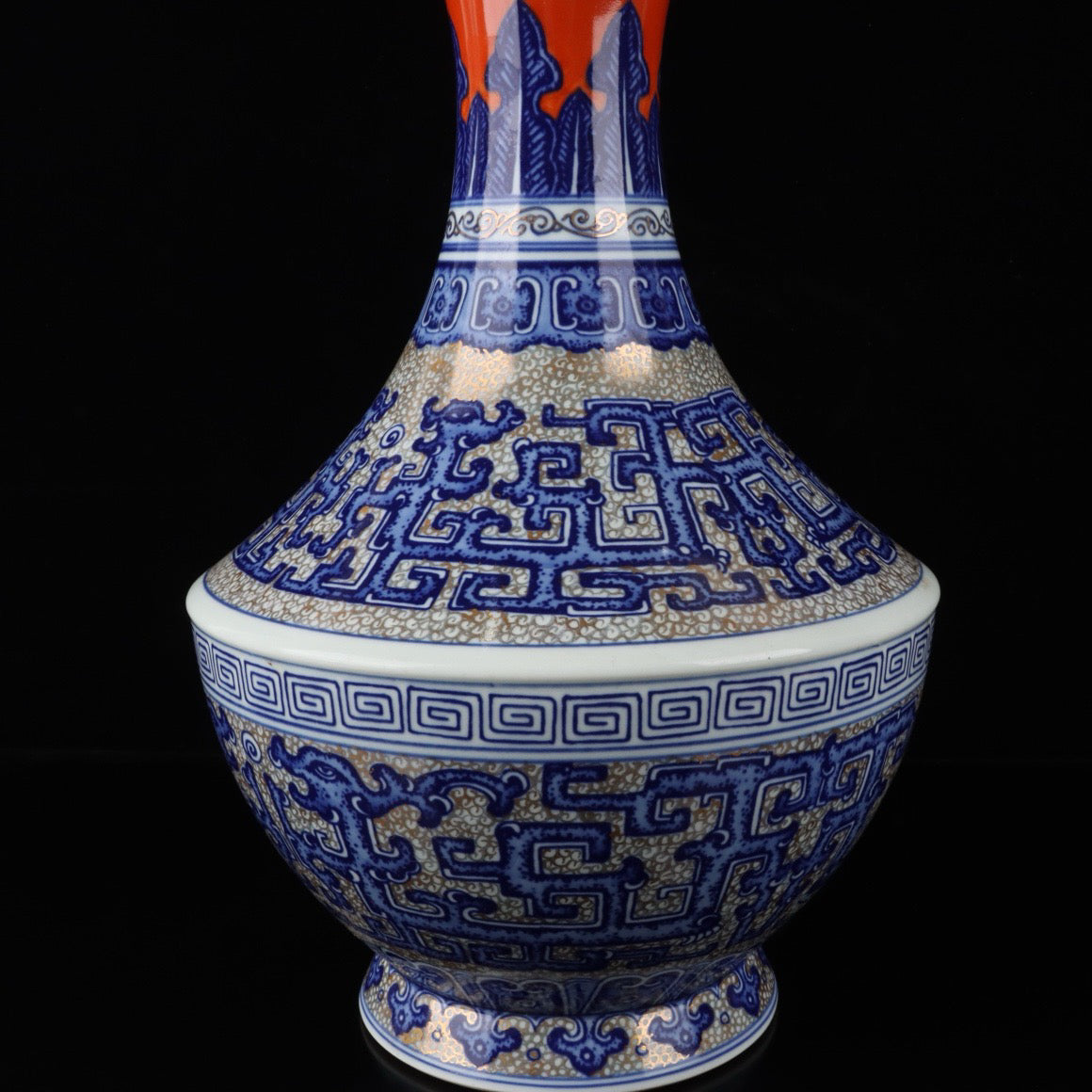 Blue and white gilded silver dragon patterned vase