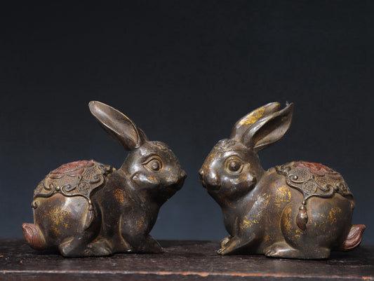 A pair of pure copper rabbit ornaments
