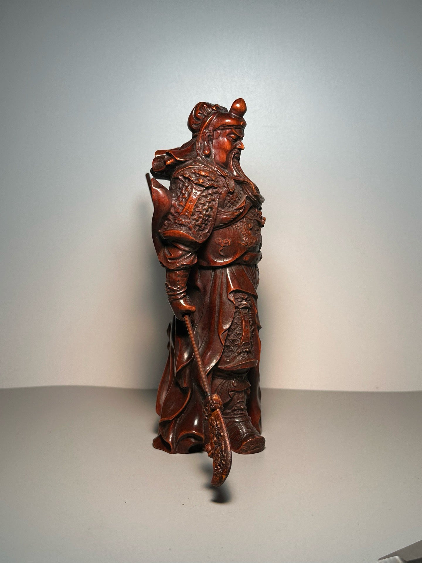 Chinese antique boxwood carving with exquisite craftsmanship to carve the Duke of Wuguan