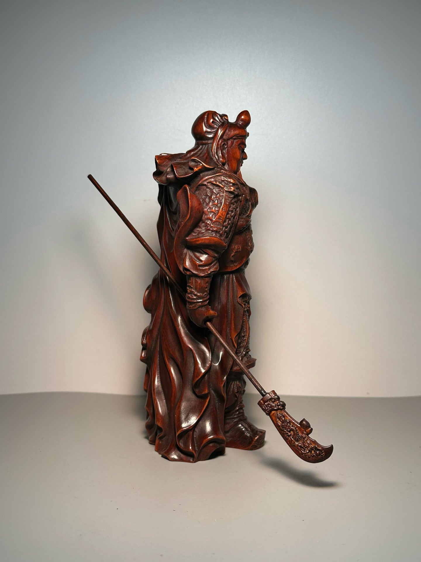 Chinese antique boxwood carving with exquisite craftsmanship to carve the Duke of Wuguan