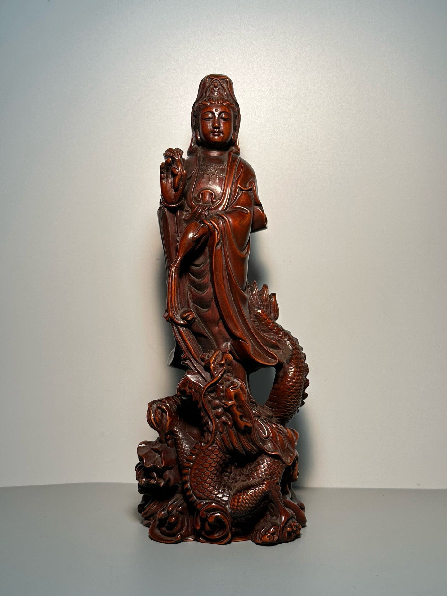Chinese antique boxwood carving with exquisite craftsmanship to carve the imperial dragon Guanyin