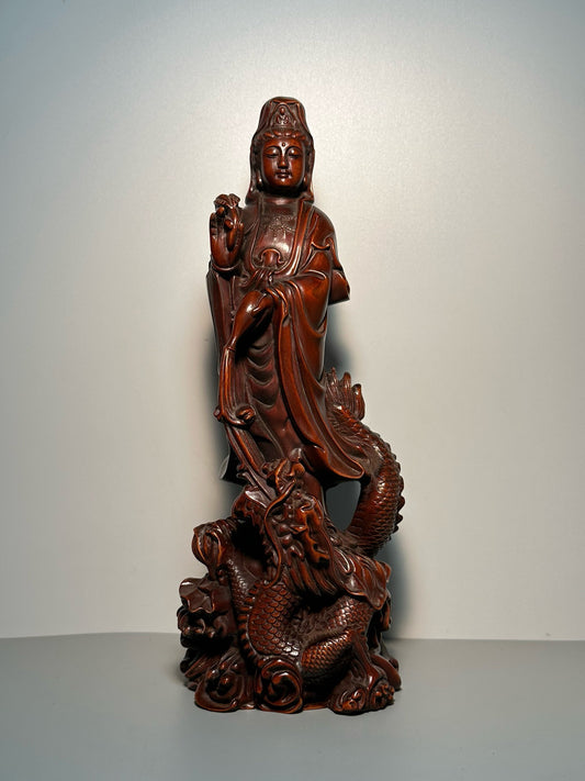 Chinese antique boxwood carving with exquisite craftsmanship to carve the imperial dragon Guanyin