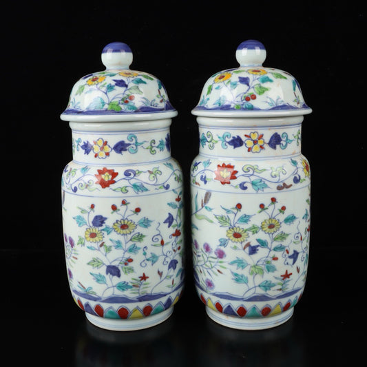 A pair of blue and white flower patterned winter melon jars