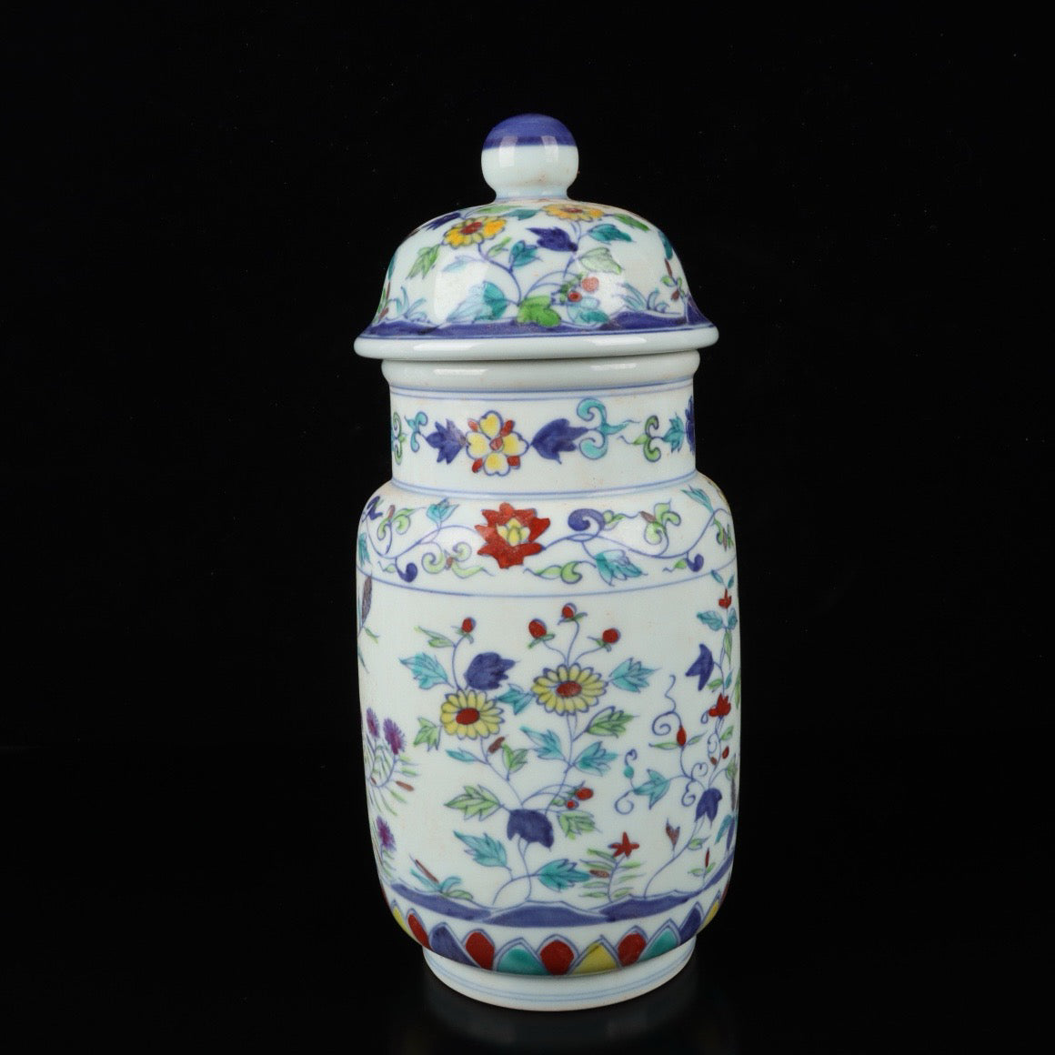 A pair of blue and white flower patterned winter melon jars