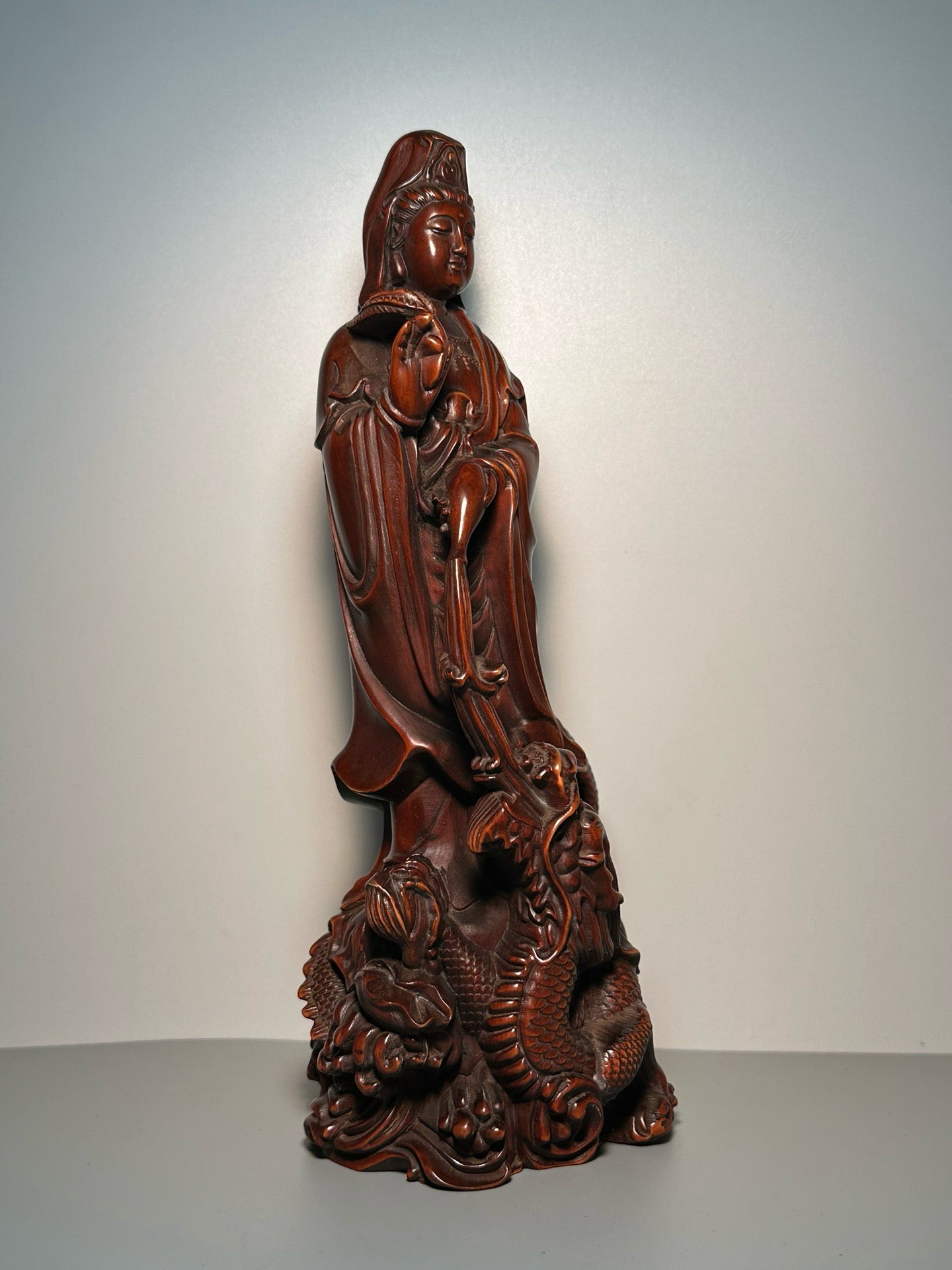 Chinese antique boxwood carving with exquisite craftsmanship to carve the imperial dragon Guanyin