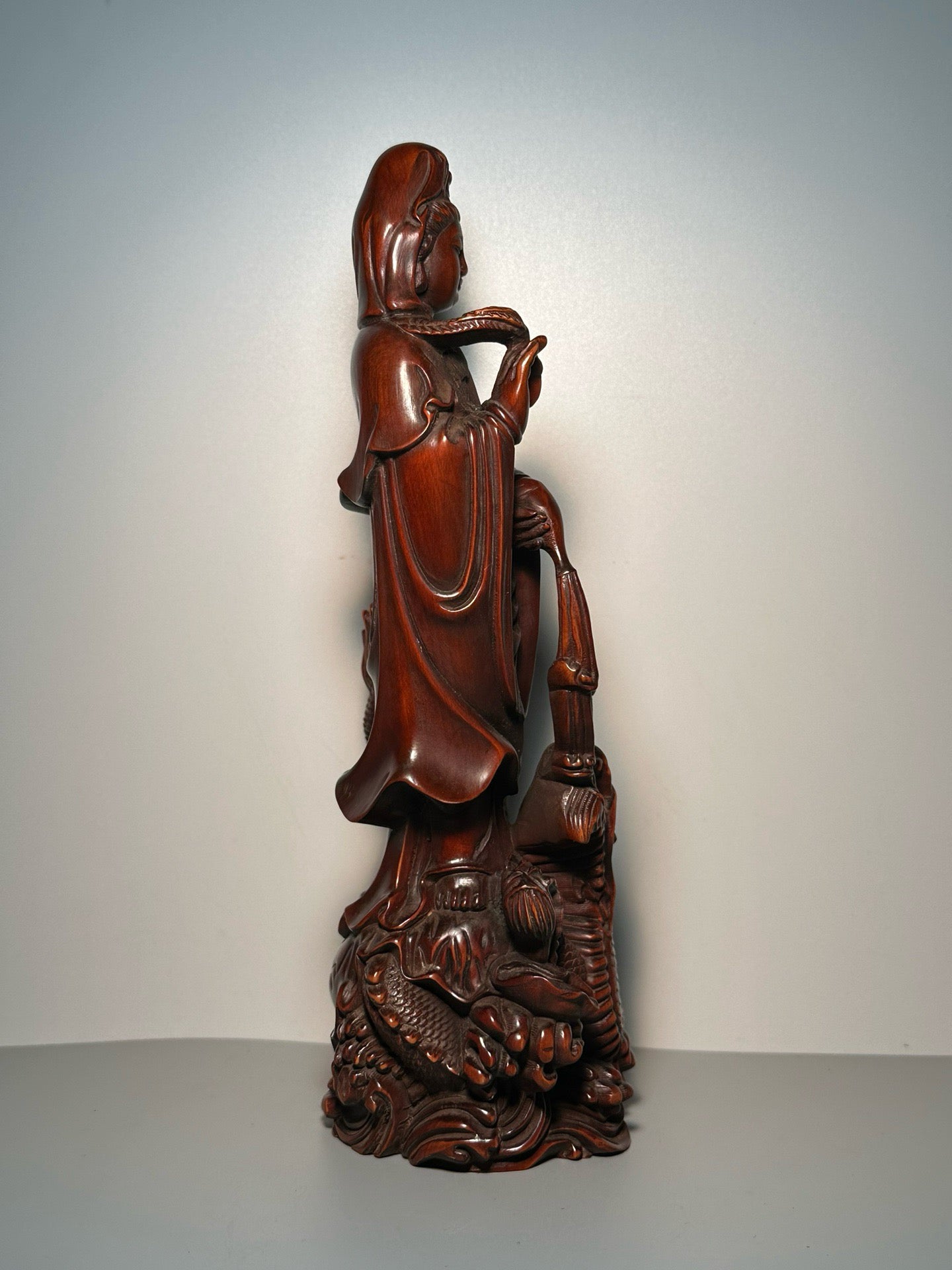 Chinese antique boxwood carving with exquisite craftsmanship to carve the imperial dragon Guanyin