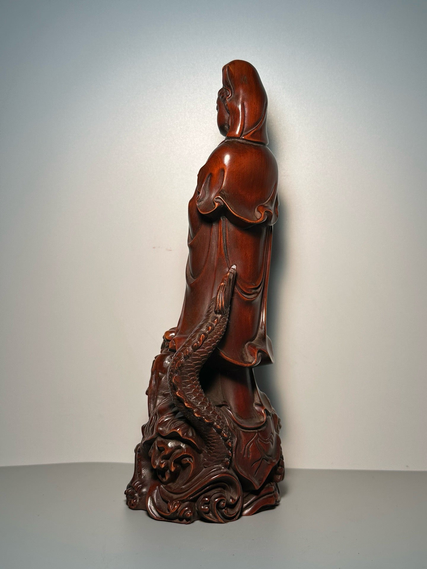 Chinese antique boxwood carving with exquisite craftsmanship to carve the imperial dragon Guanyin