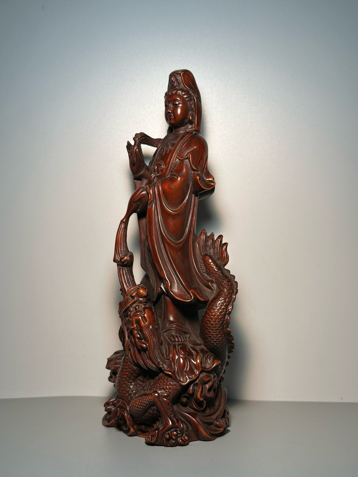 Chinese antique boxwood carving with exquisite craftsmanship to carve the imperial dragon Guanyin