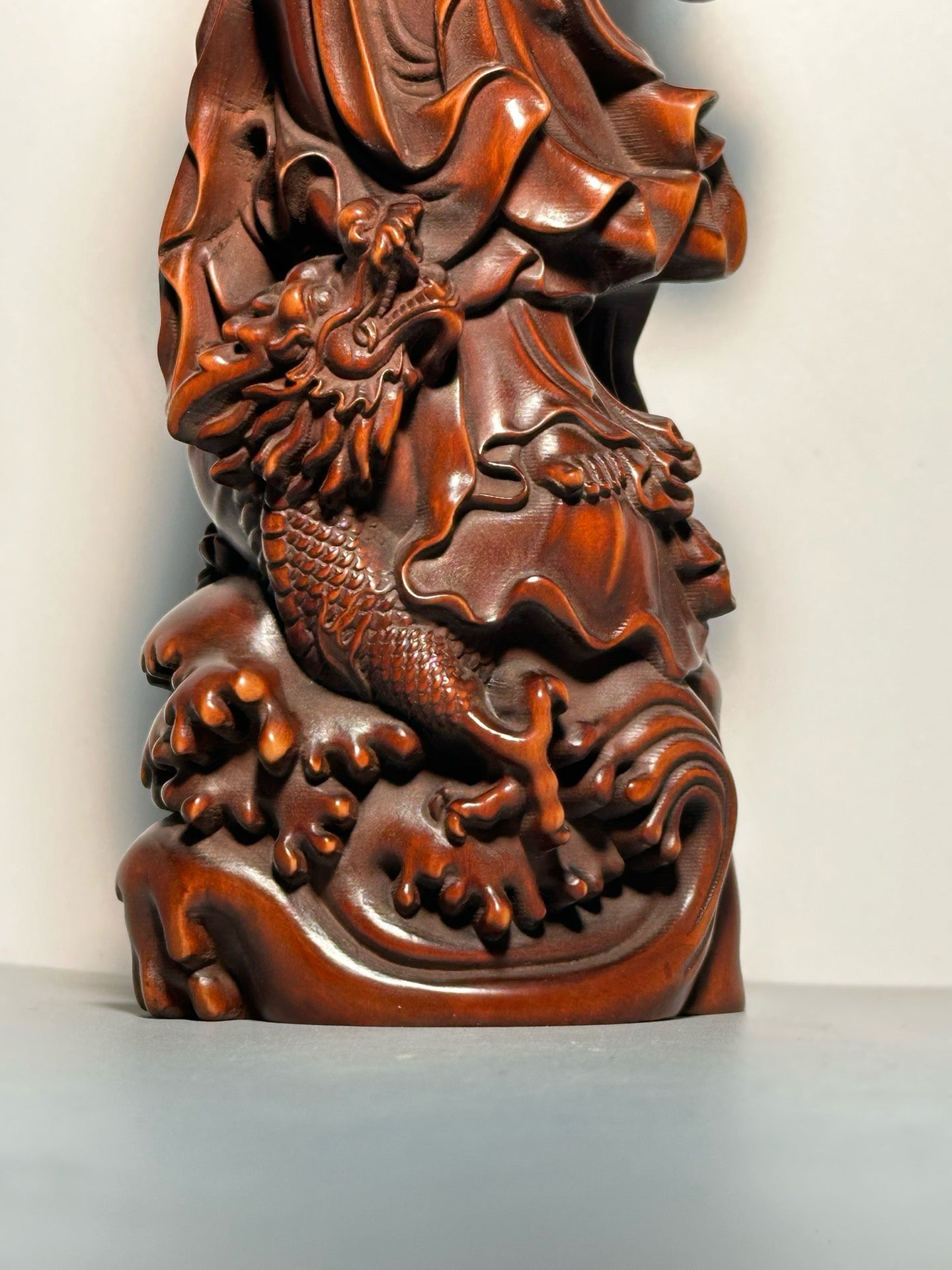 Chinese antique boxwood carving with exquisite craftsmanship to carve the imperial dragon Guanyin