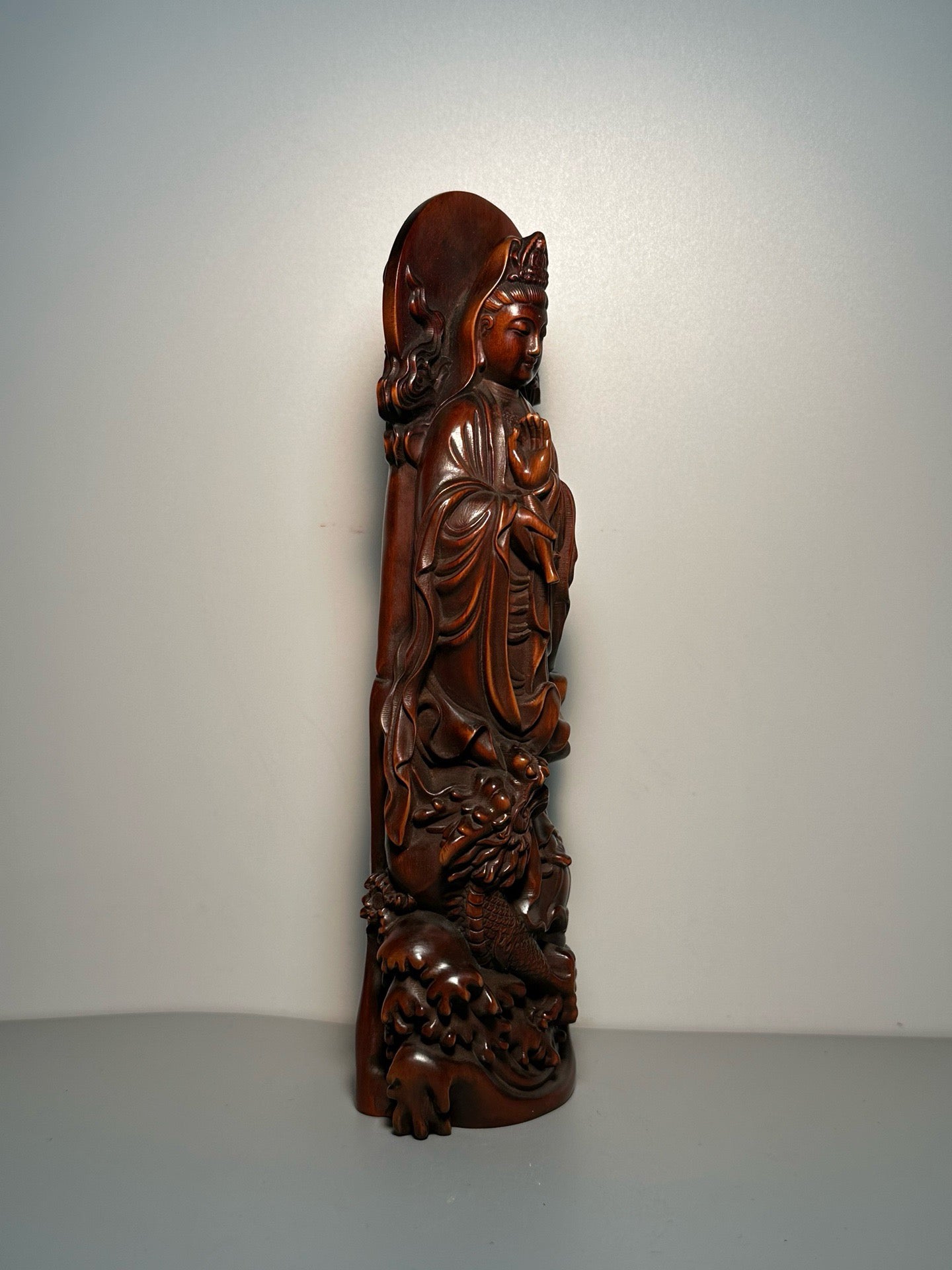 Chinese antique boxwood carving with exquisite craftsmanship to carve the imperial dragon Guanyin