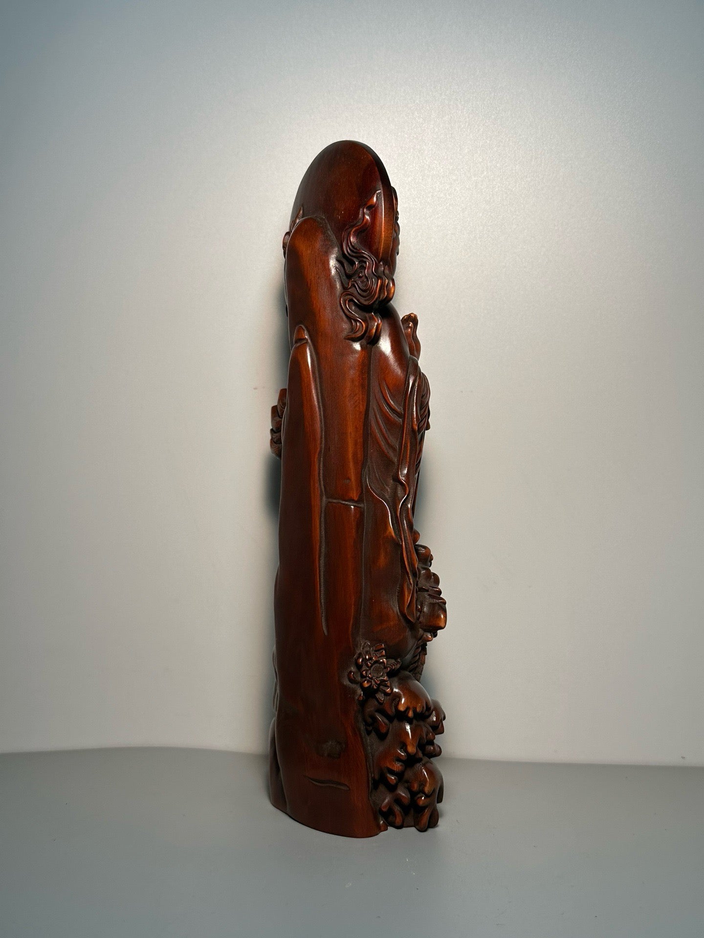 Chinese antique boxwood carving with exquisite craftsmanship to carve the imperial dragon Guanyin