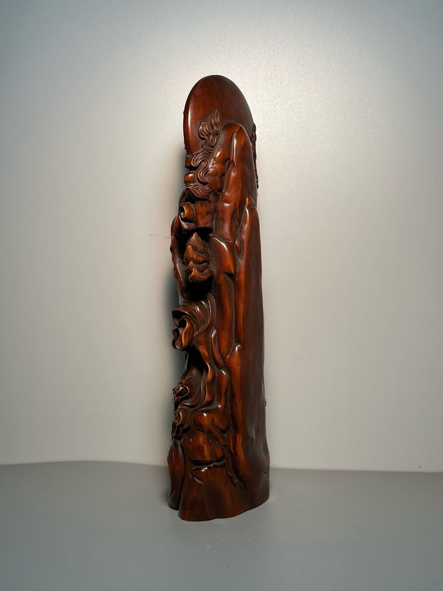 Chinese antique boxwood carving with exquisite craftsmanship to carve the imperial dragon Guanyin