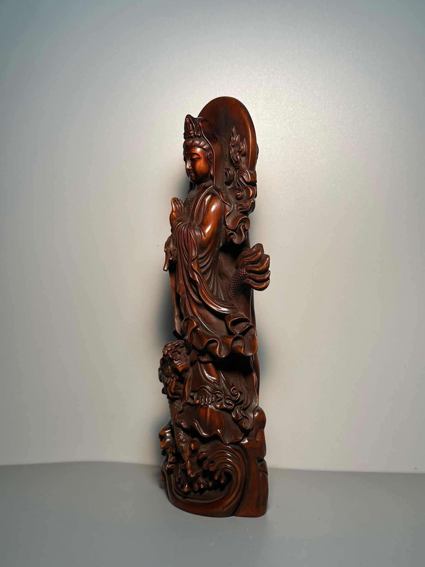 Chinese antique boxwood carving with exquisite craftsmanship to carve the imperial dragon Guanyin